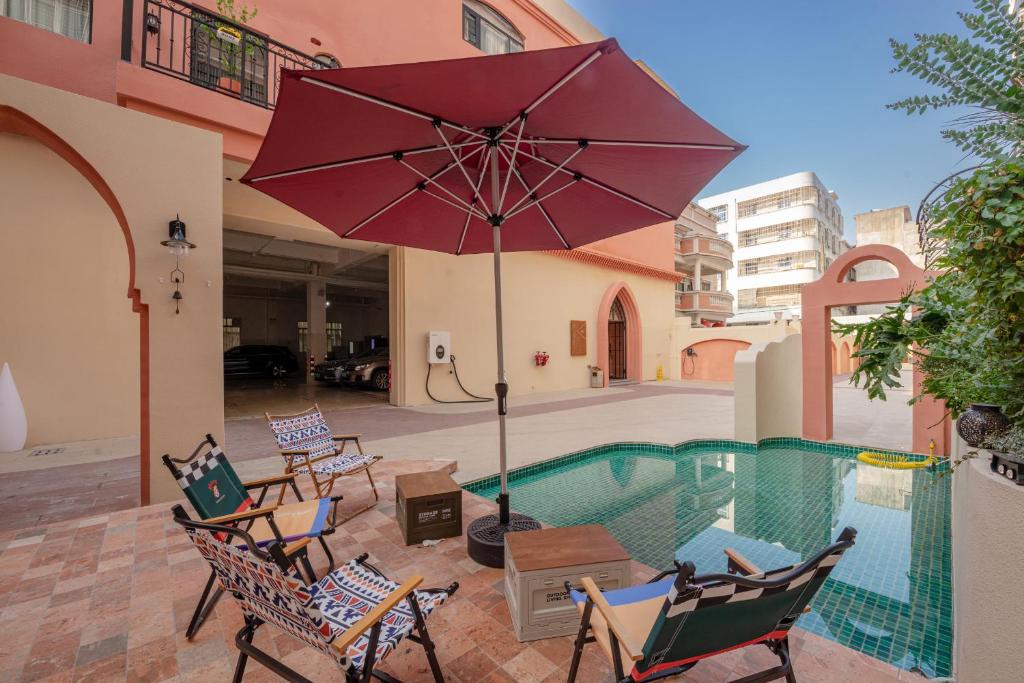 Bazén v ubytování JOURNEY Hotel nebo v jeho okolí