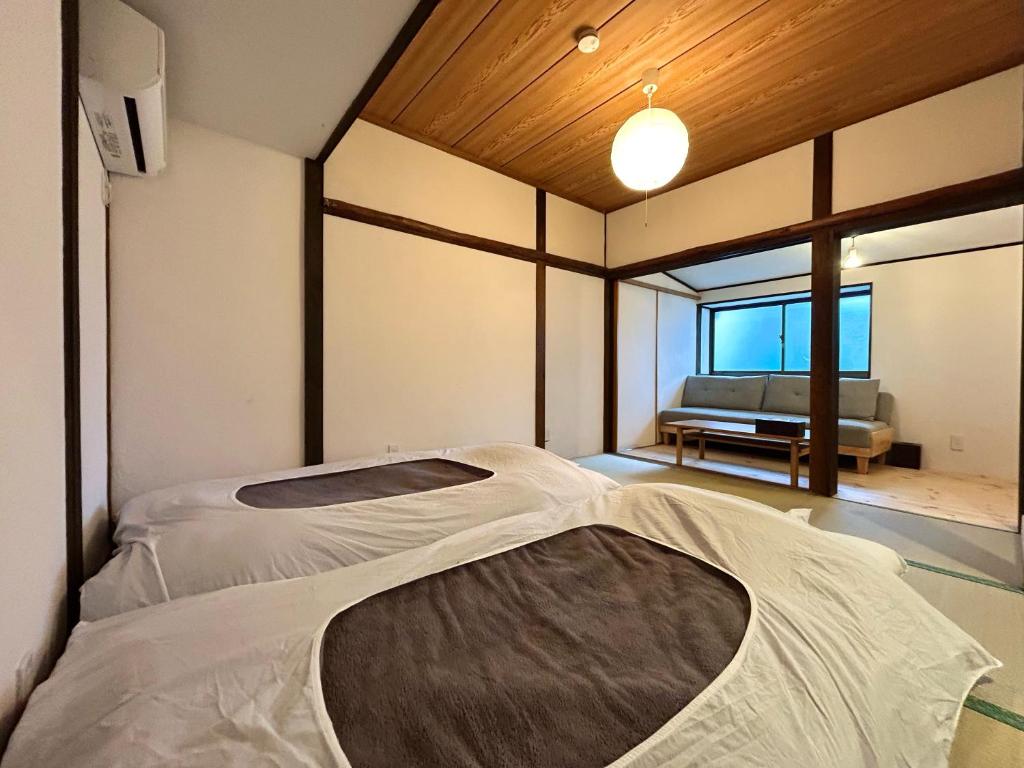 Postel nebo postele na pokoji v ubytování Japanese Modern Inn Kamakura Rakuan Hanare---3min walk from Hase Station
