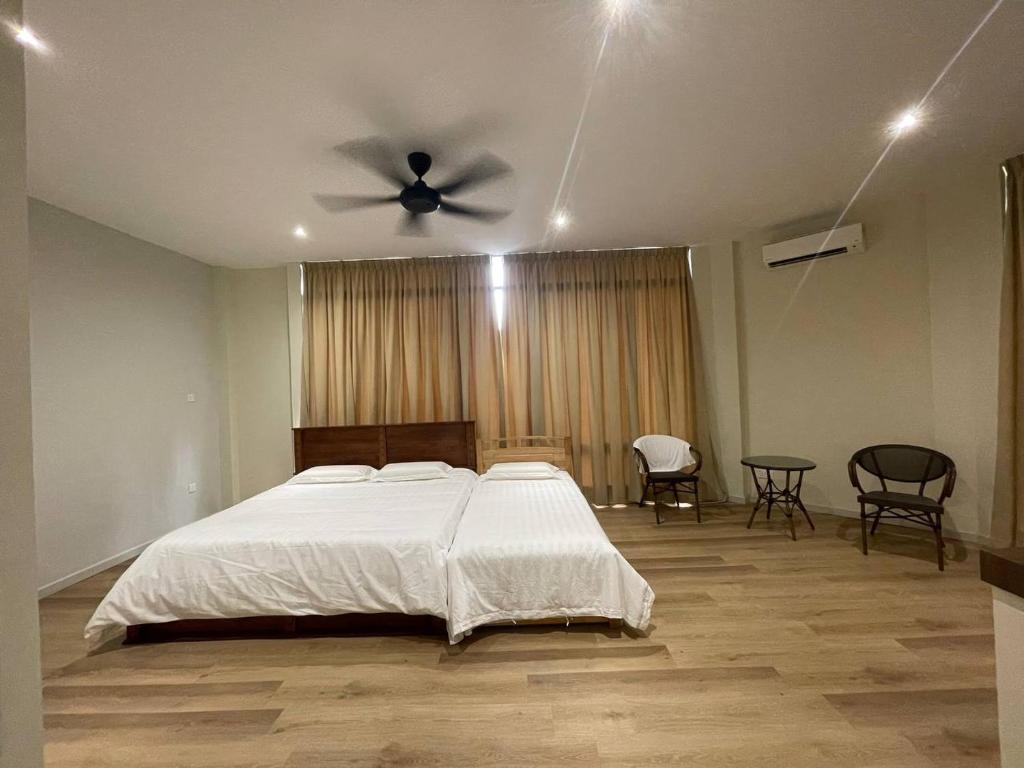 Postel nebo postele na pokoji v ubytování Homestay KNK