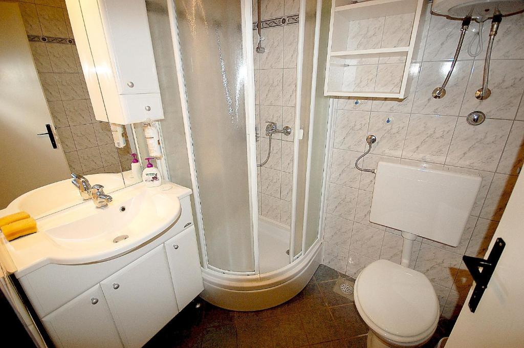 Kúpeľňa v ubytovaní Apartments Jakobi by El-Pi Tours