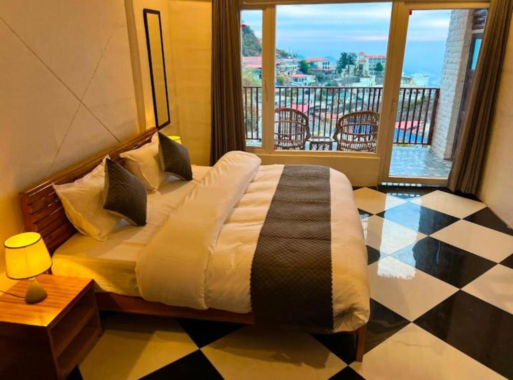 Postel nebo postele na pokoji v ubytování Nishantam Boho Mussoorie