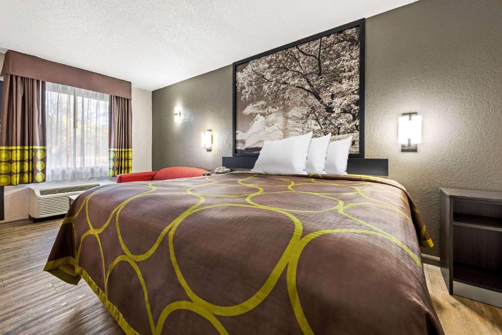 Super 8 by Wyndham Garysburg/Roanoke Rapids - King Room - Disability Access - Non-Smoking