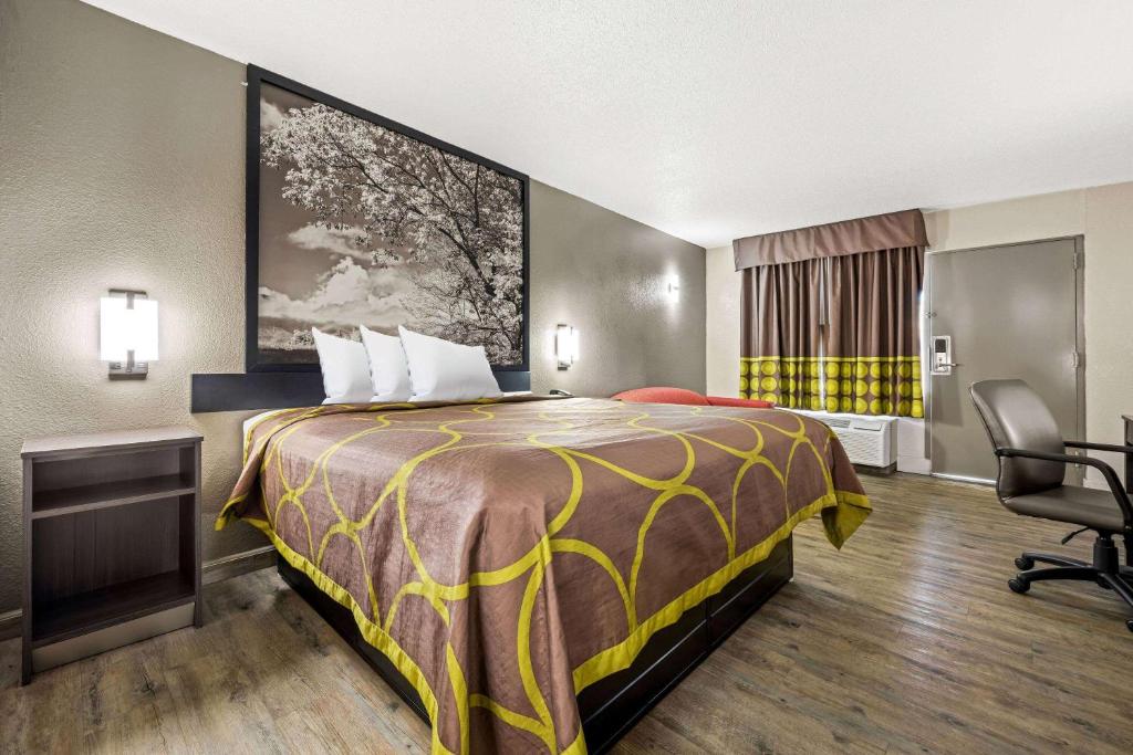 Super 8 by Wyndham Garysburg/Roanoke Rapids - King Room - Non-Smoking