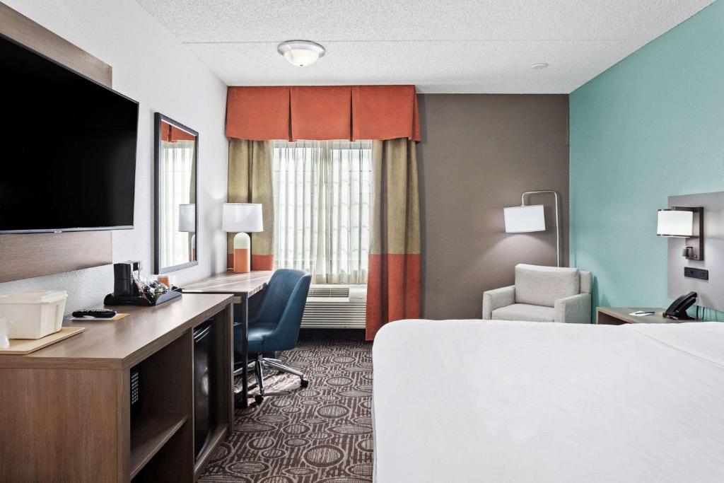 TV a/nebo společenská místnost v ubytování Comfort Inn Chandler - Phoenix South I-10