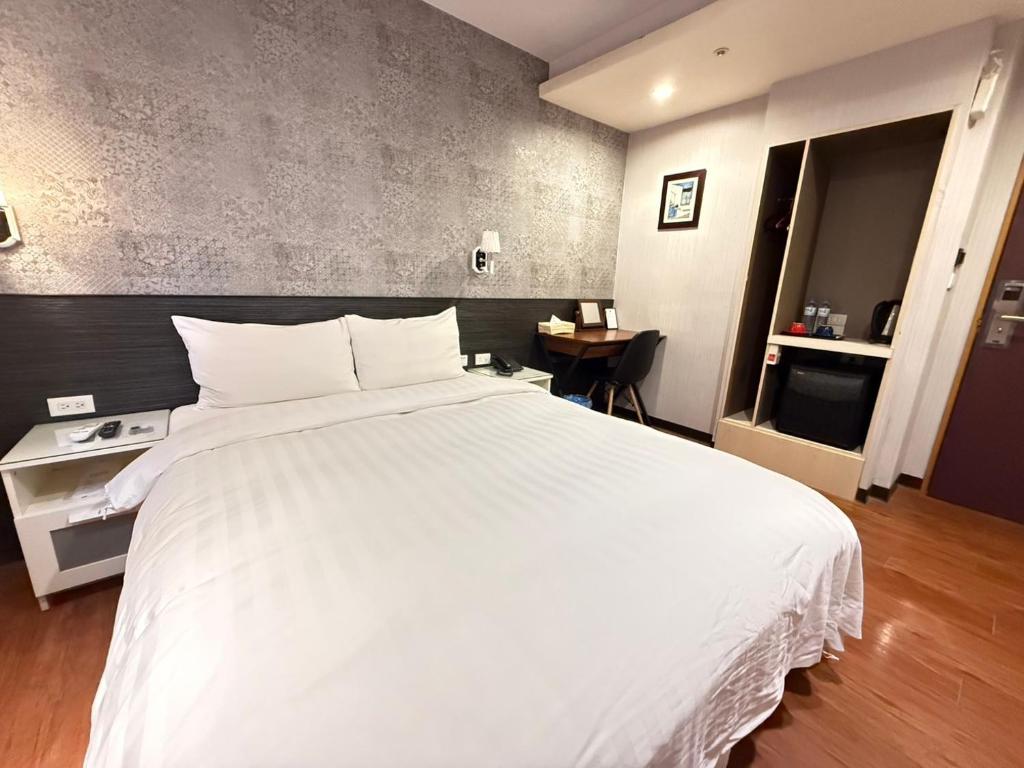 Postel nebo postele na pokoji v ubytování 漫旅時光旅店