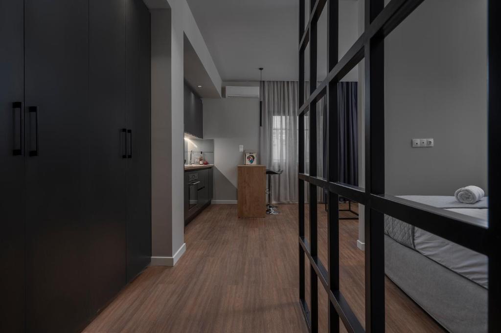 Postel nebo postele na pokoji v ubytování Hebrard Industrial Suites