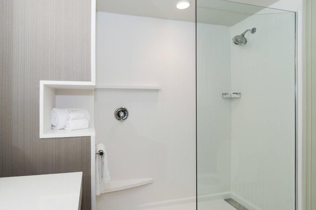 Courtyard by Marriott Fayetteville Fort Liberty - Spring Lake - Chambre Royale Avec Canapé-lit