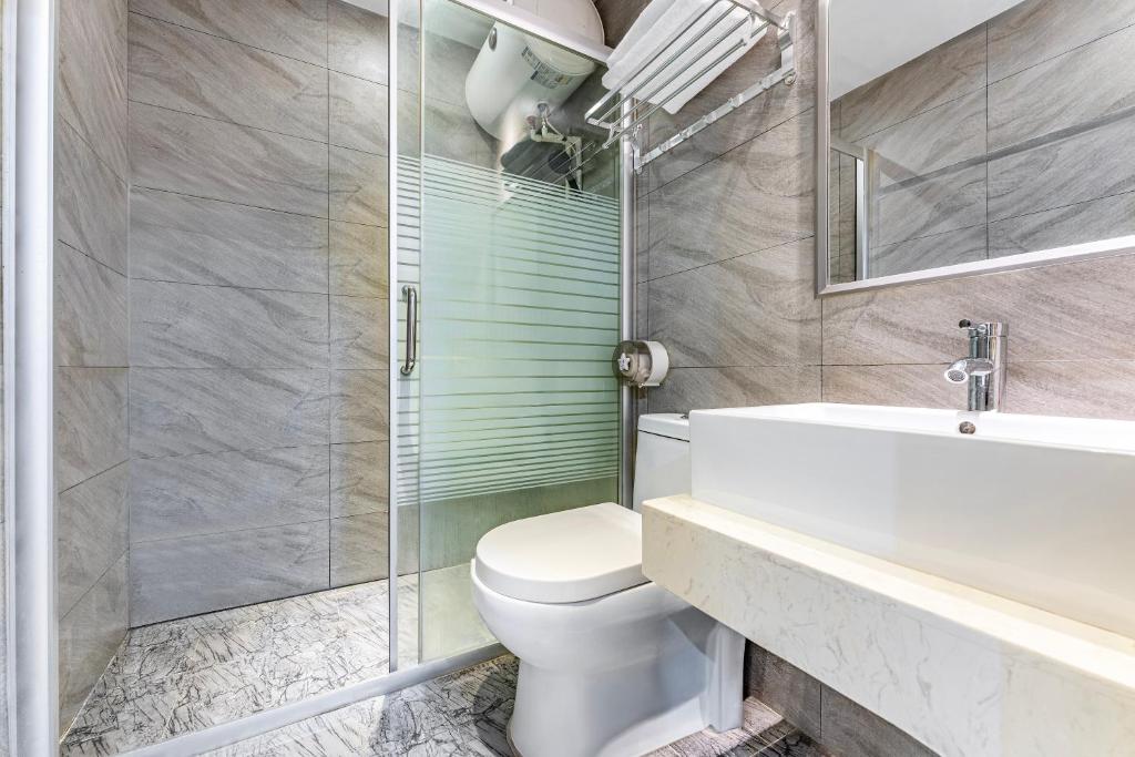 Koupelna v ubytování Guangzhou Kaiyue Hotel Luoxi Subway Station Branch - Free Deliver Service to Canton Fair Complex During Canton Fair Period