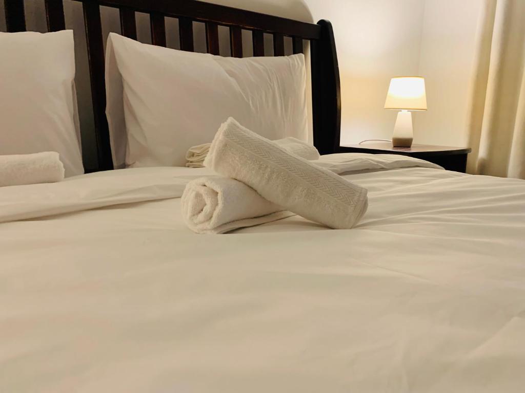 Ένα ή περισσότερα κρεβάτια σε δωμάτιο στο Ikhaya Lakho - 1