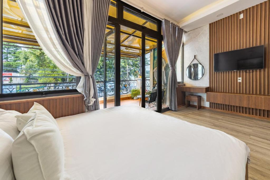 TV a/nebo společenská místnost v ubytování Phương Trinh Hotel