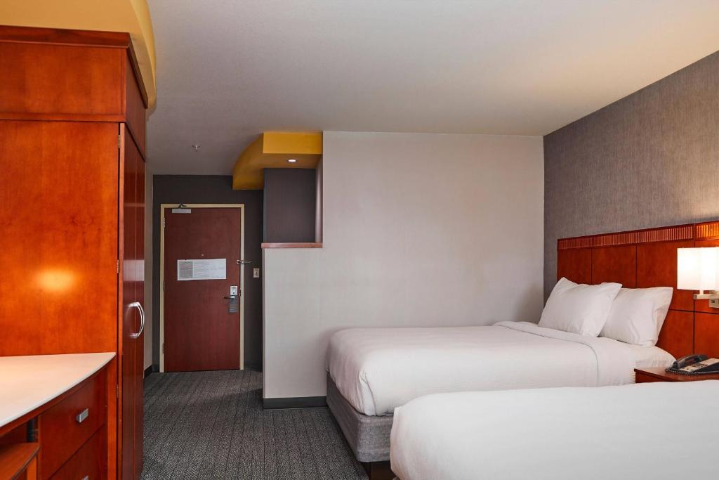 Courtyard Medford Airport - Chambre Queen Avec Deux Lits Queen