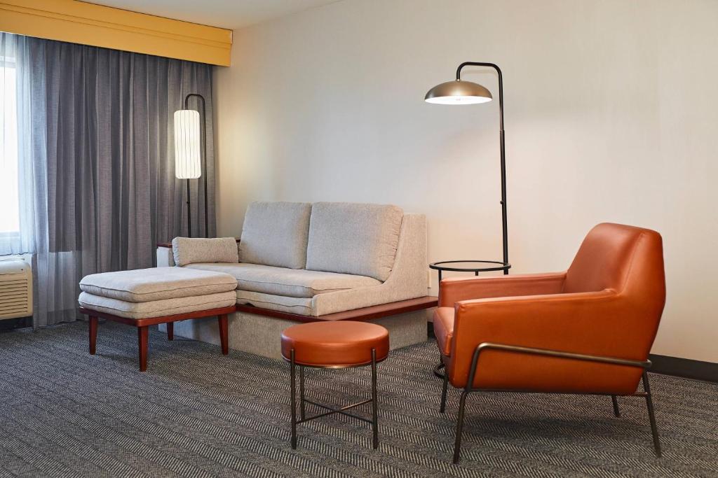 Courtyard Medford Airport - Suite 1 Chambre, 1 Roi, Canapé-lit