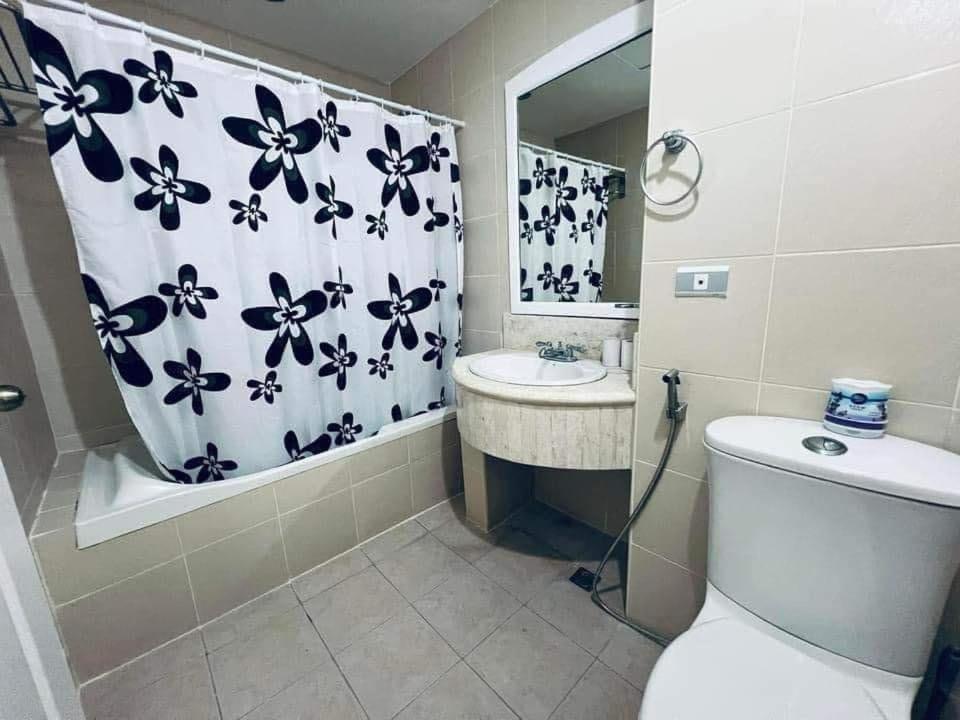 Koupelna v ubytování 2-4pax Condo Unit in Subic Bay