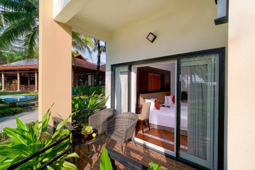 Deluxe Ocean View - Daily Minibar Included