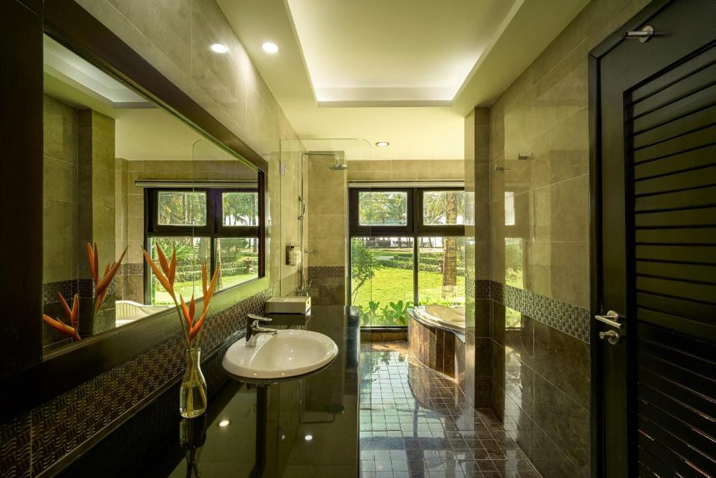 Deluxe Ocean View - Daily Minibar Included