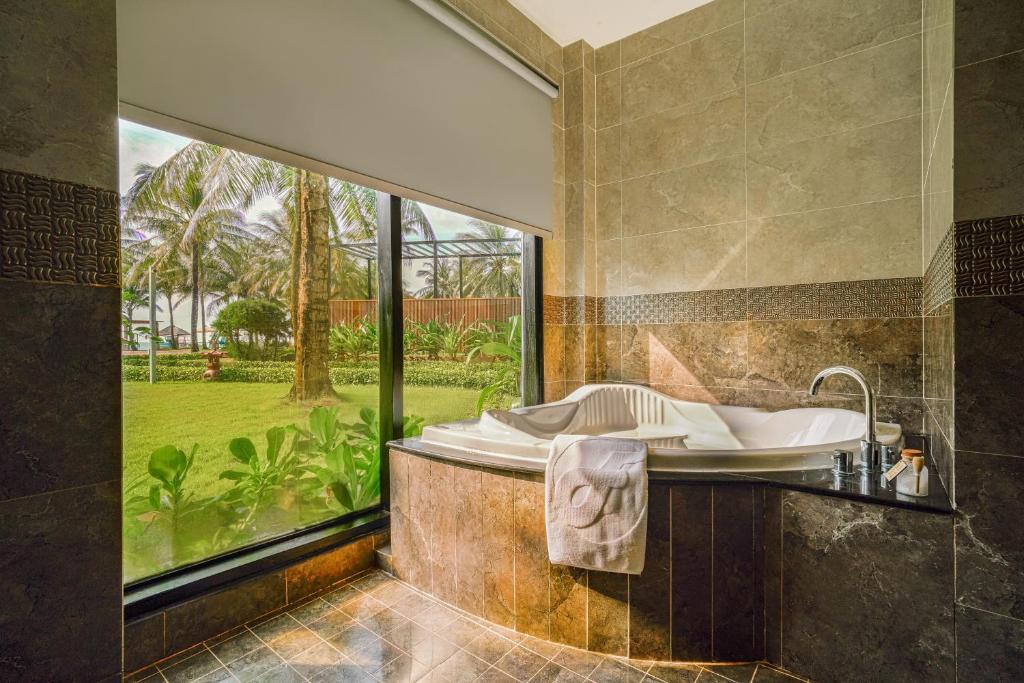 Deluxe Ocean View - Daily Minibar Included