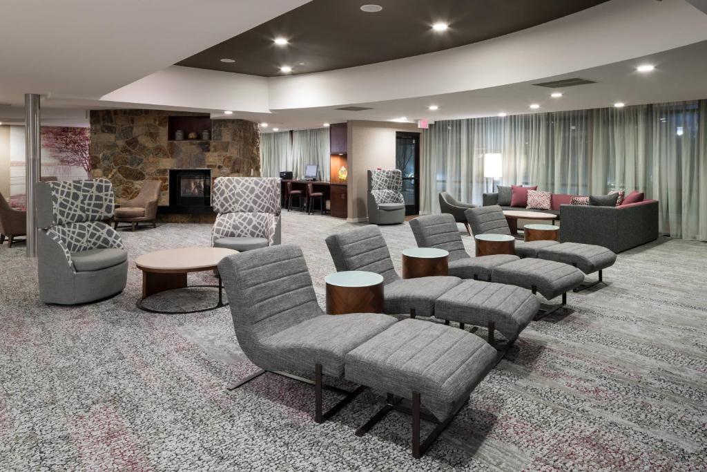 Posezení v ubytování Courtyard by Marriott West Orange