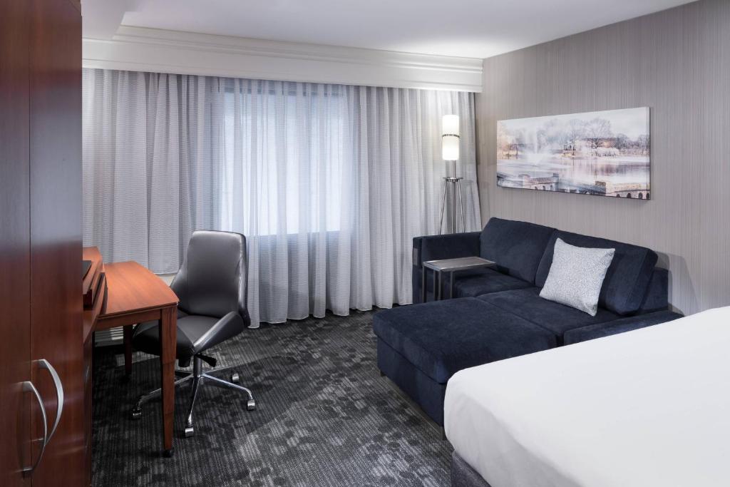 Posezení v ubytování Courtyard by Marriott West Orange