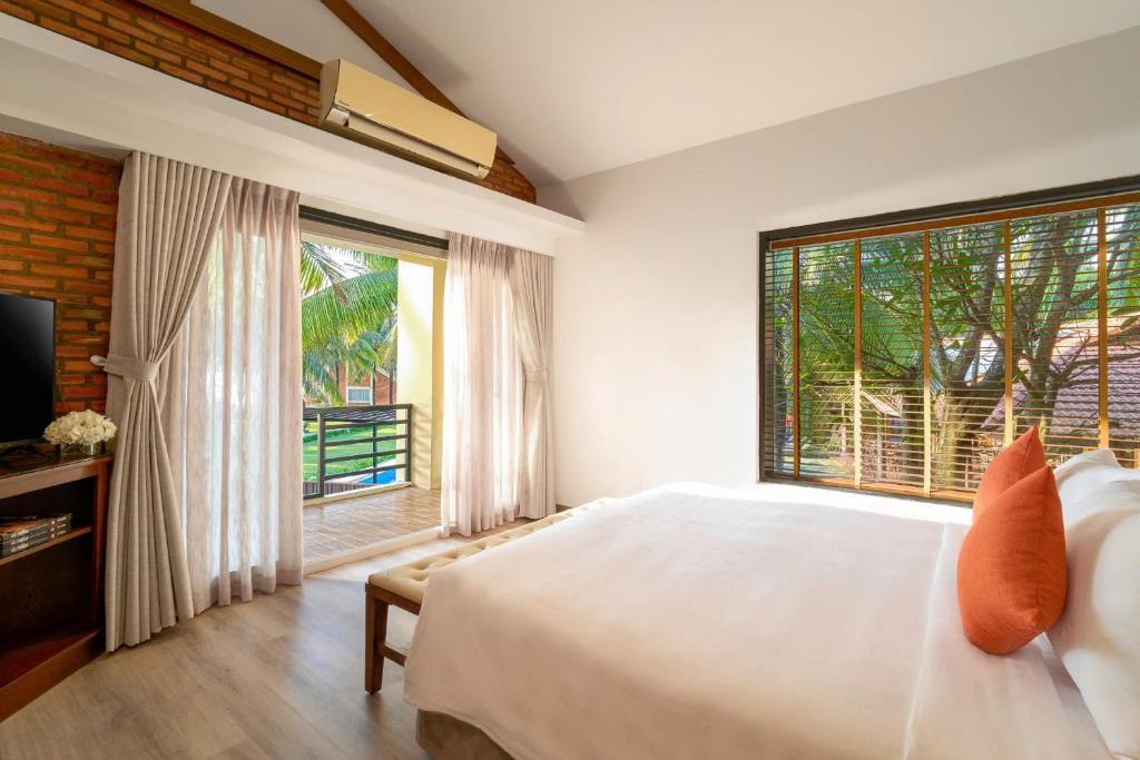 Deluxe Ocean View - Daily Minibar Included