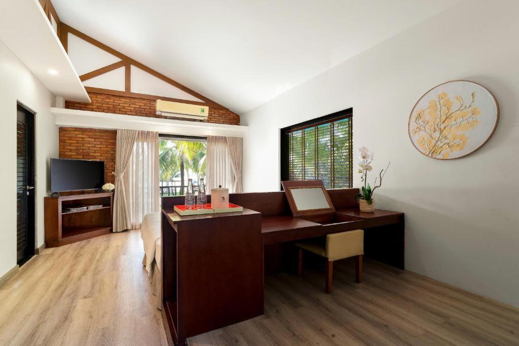 Deluxe Ocean View - Daily Minibar Included