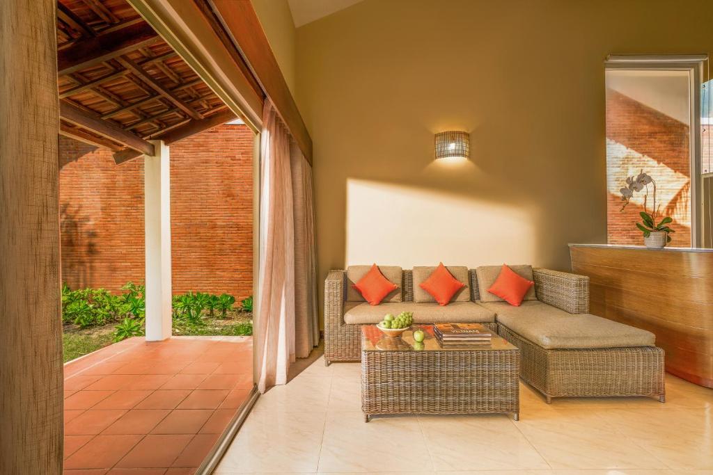 Beachfront Villa - Daily Minibar Included