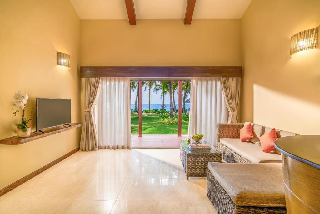 Beachfront Villa - Daily Minibar Included