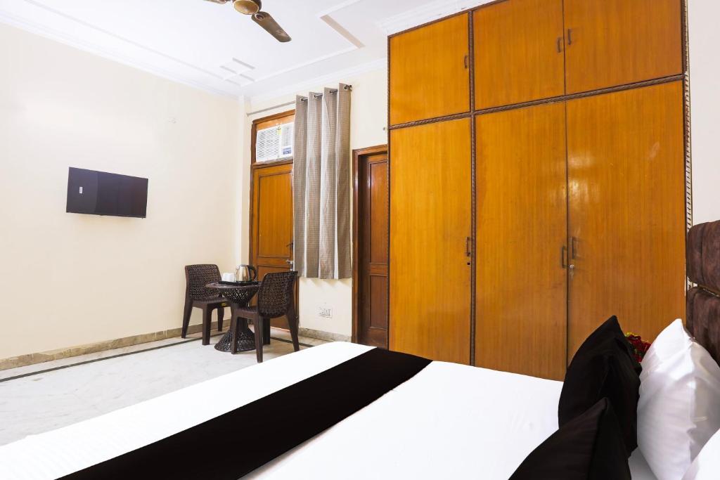 Postel nebo postele na pokoji v ubytování Hotel O JPS DC RESIDENCY