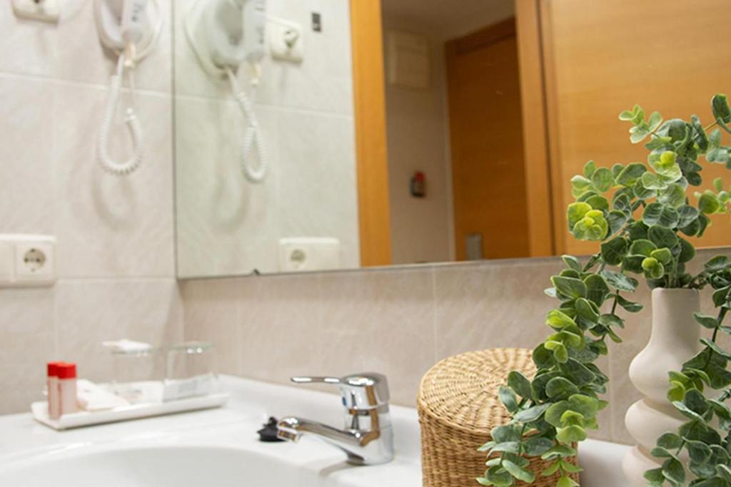 Hotel Condes de Haro - 12