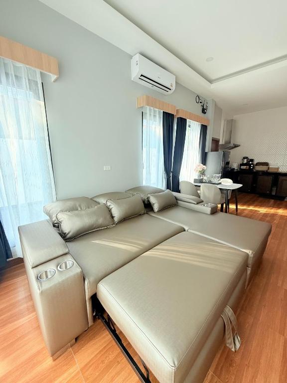 Posezení v ubytování The M Millions Pool Villa, Aonang Krabi -Free Shuttle to Aonang Beach