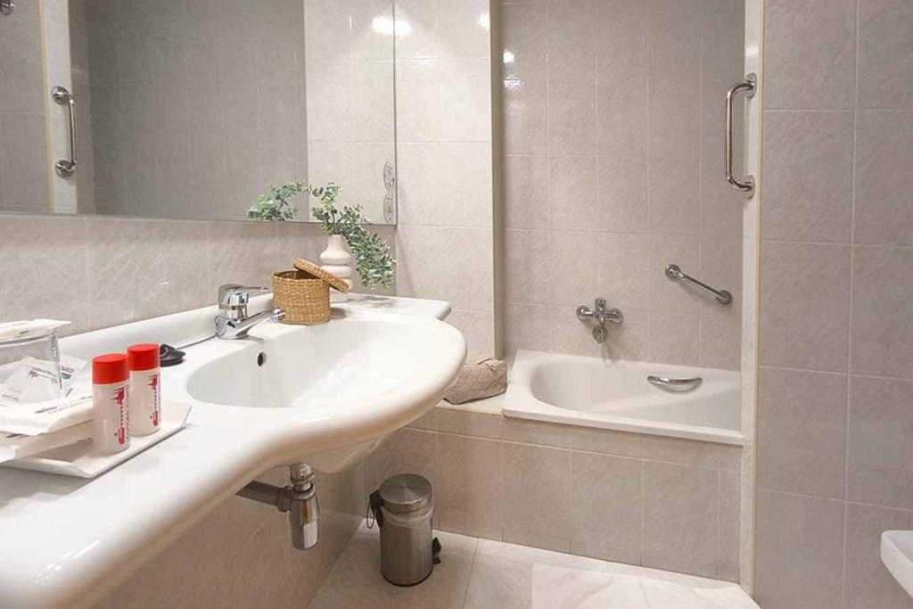 Hotel Condes de Haro - 11