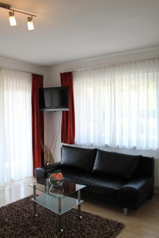 TV a/nebo společenská místnost v ubytování Pension Steinbichler - Apartments und Zimmer Check in 24-7
