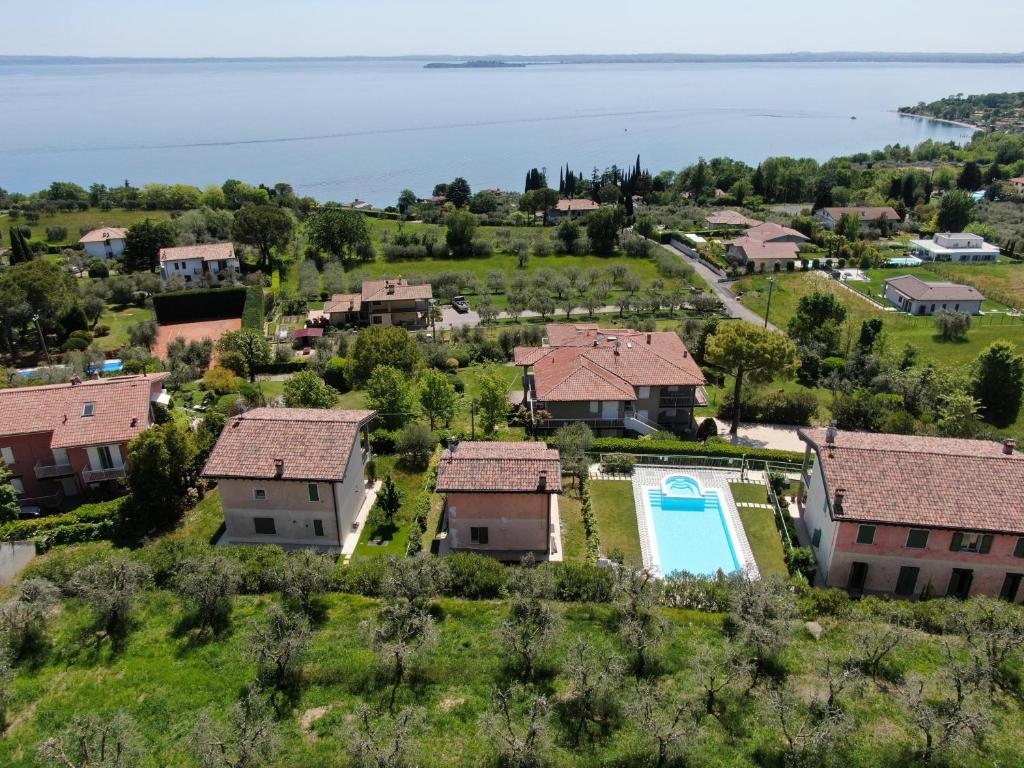 an aerial view of a house with a swimming pool at Villa Gardoncino in Manerba del Garda