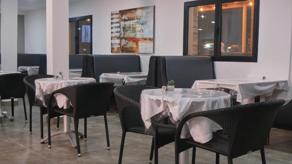 Restaurace v ubytování Hotel Aloe Emira NKC