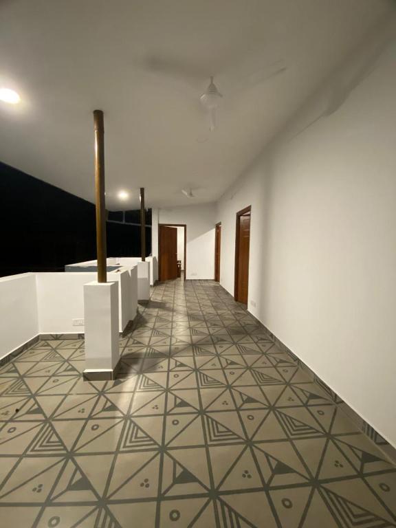 Gambar di galeri bagi Half Orangee with Free Swimming Pool, Next to Vagator Beach-Near to Chapora Fort-Near to Hill Top -Best for Couples-Backpackers, Long stays, Coworking, Day-use with Game zone and summer vacation!! di Vagator