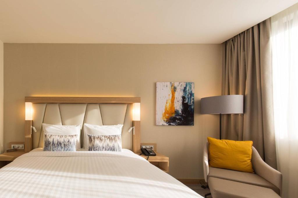 Postel nebo postele na pokoji v ubytování Courtyard by Marriott Banja Luka