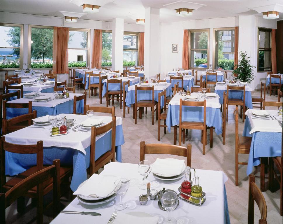 Restaurace v ubytování Hotel Continental Fano