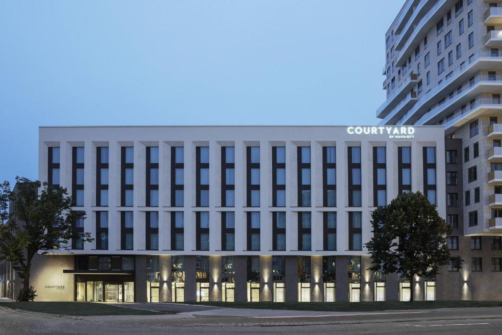 Courtyard by Marriott Hamburg City - Resim 5