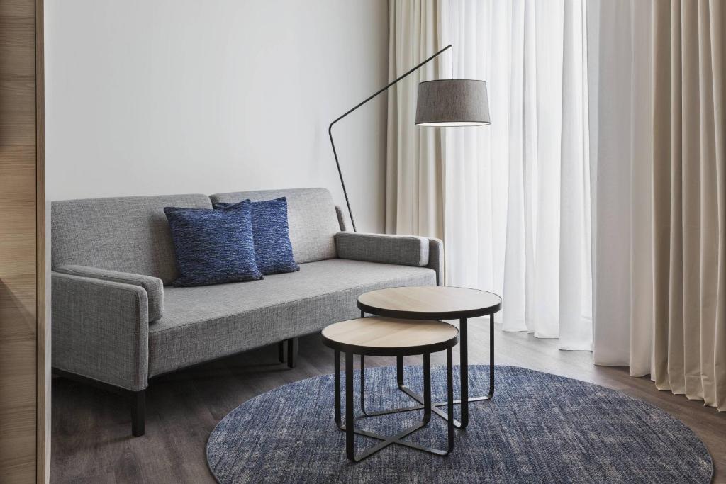 Courtyard by Marriott Hamburg City - Habitación Superior Con Cama King