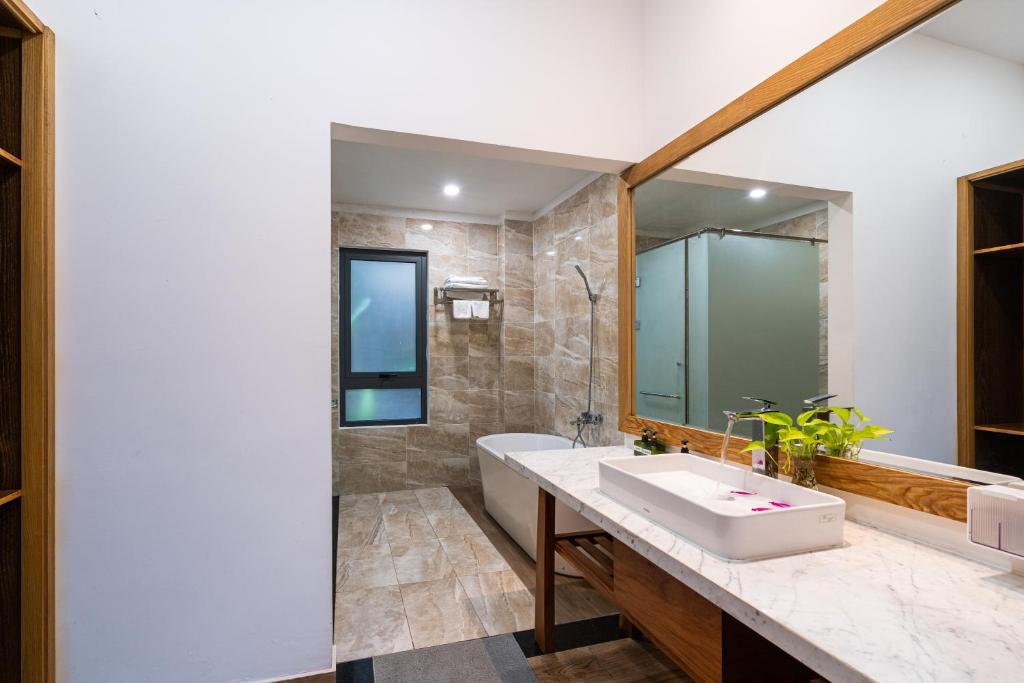 Phòng Deluxe Giường Đôi Có Bồn Tắm
