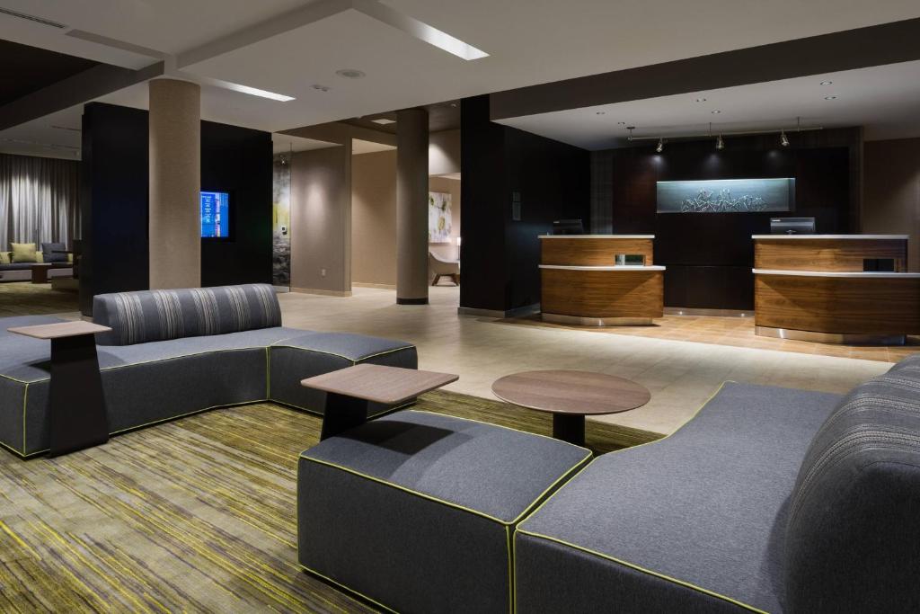 Posezení v ubytování Courtyard by Marriott Ruston