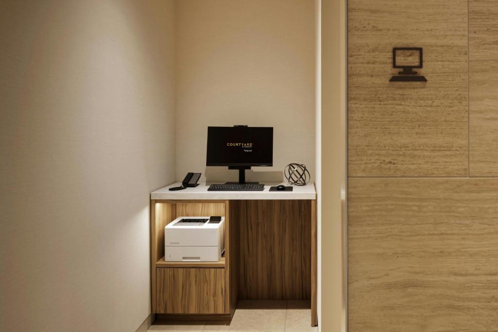 TV a/nebo společenská místnost v ubytování Courtyard by Marriott Nagoya