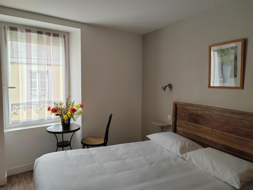 Postel nebo postele na pokoji v ubytování Hôtel l'Acadien
