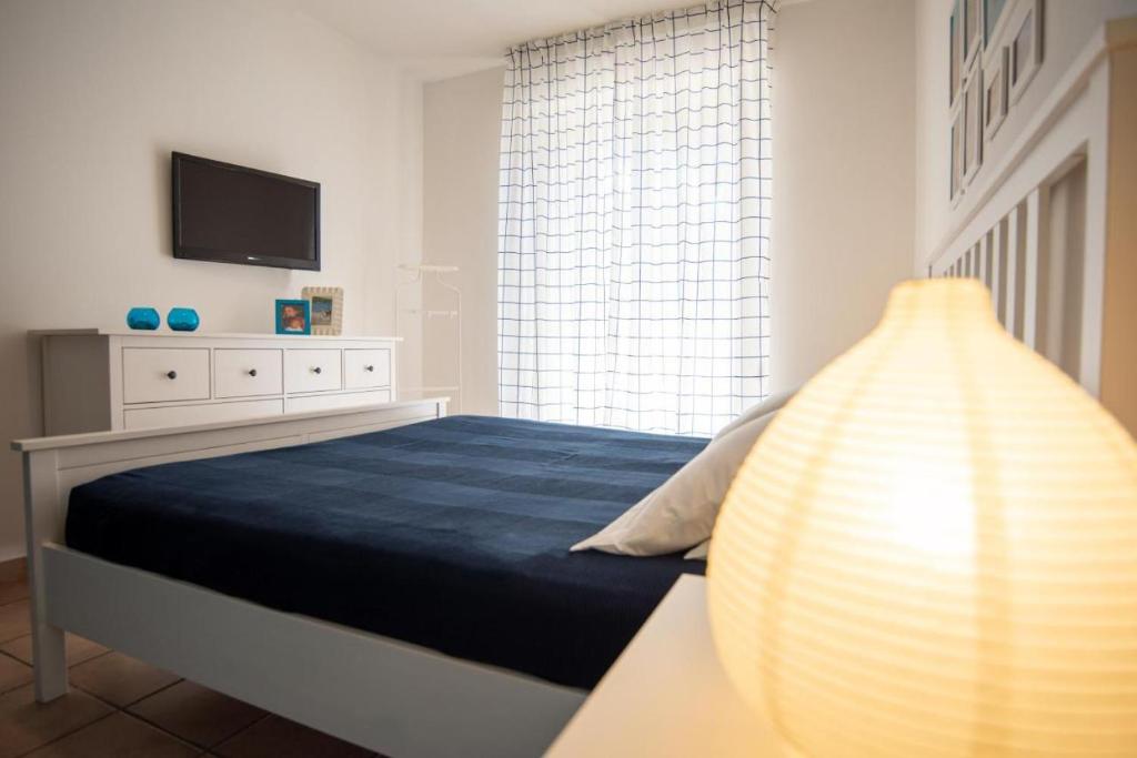 Posteľ alebo postele v izbe v ubytovaní Blu Sun Apartment in Complesso Riva del Sole