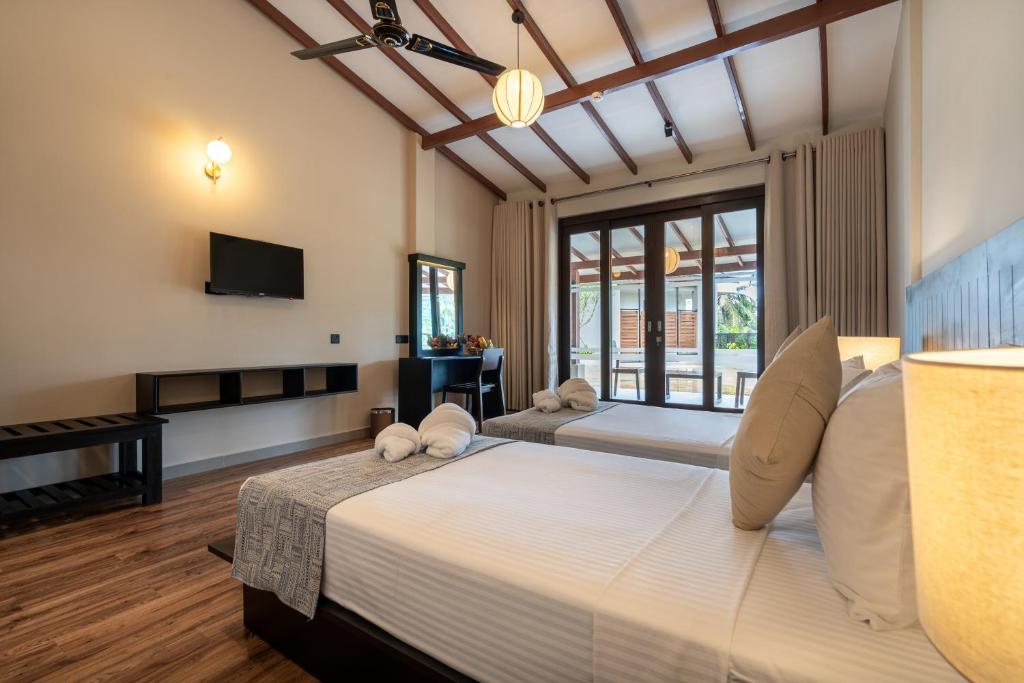 TV a/nebo společenská místnost v ubytování Lavendish Beach Resort