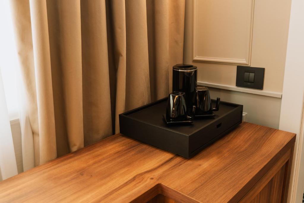 Příslušenství pro přípravu čaje a kávy v ubytování Parc Suites by Hotel Cerbul