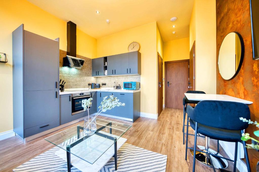 Cozy Central Station 1 Bed Apartment B8 - Housity