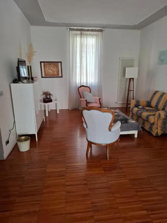 Posezení v ubytování Spacious apartment in Manciano with view