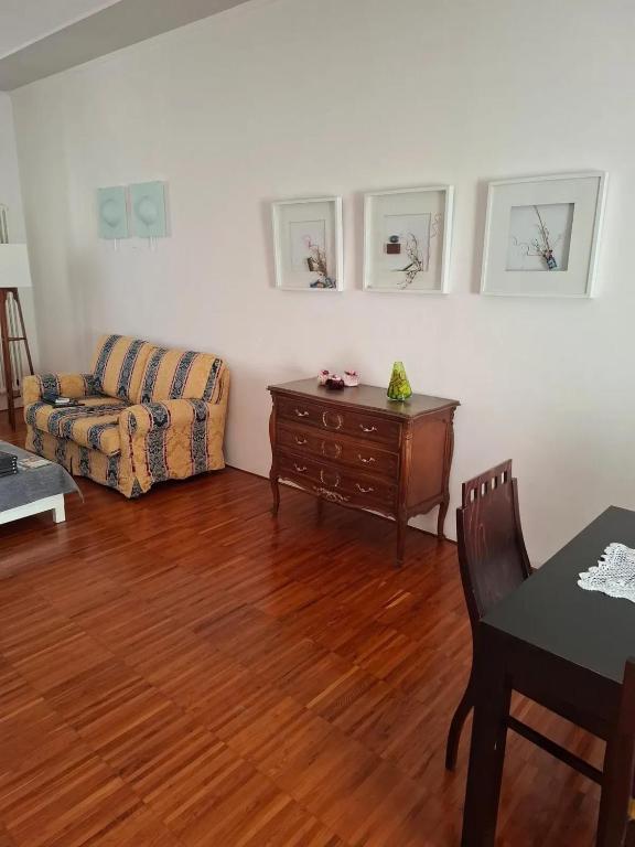 Posezení v ubytování Spacious apartment in Manciano with view