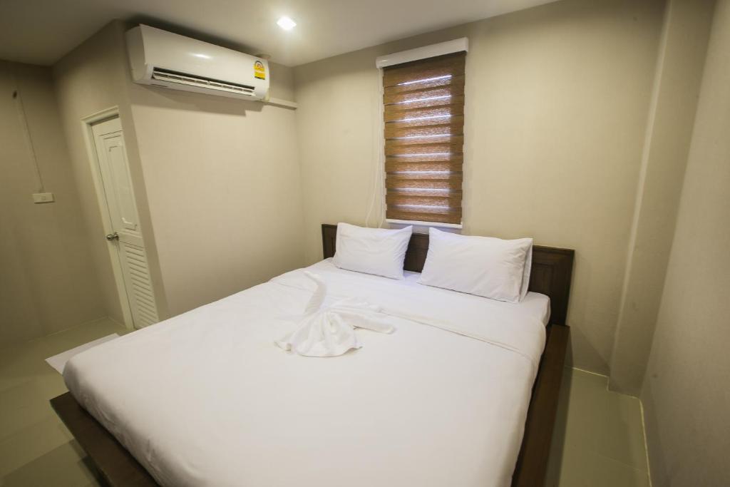 Postel nebo postele na pokoji v ubytování The Sleep Phang-nga