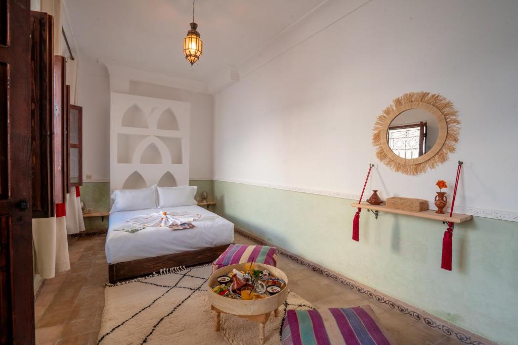 Postel nebo postele na pokoji v ubytování Riad Les Etoiles Berberes & SPA